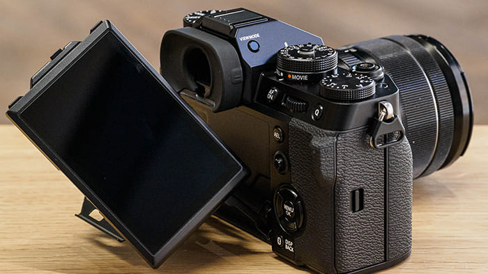 Fujifilm X-T5 sử dụng màn hình LCD nghiêng 3 chiều