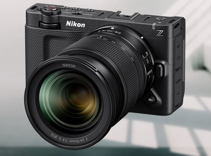 Nikon ZR sở hữu thiết kế thân máy vuông vức, loại bỏ EVF và sử dụng báng cầm lớn